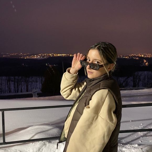 Meet your Posher, Vana - Picture 1 of 1